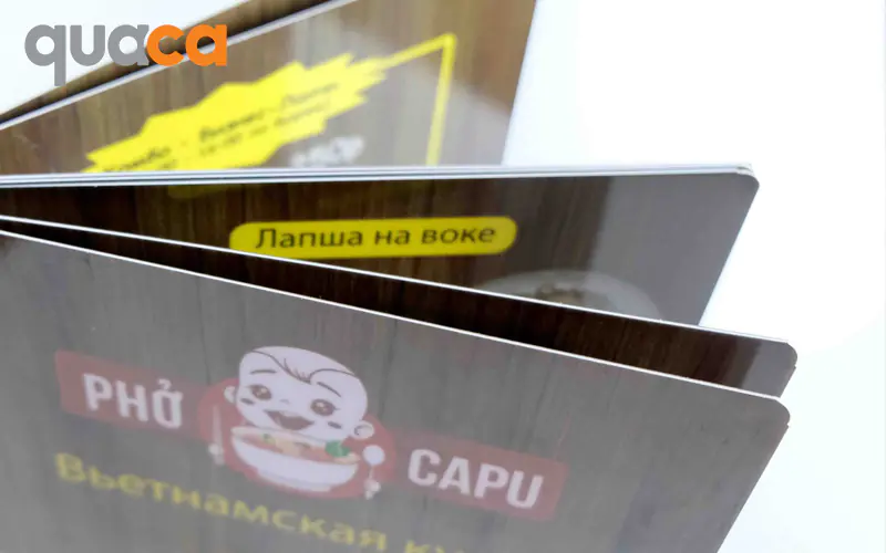 Vì sao nên in menu nhựa tại Quaca?