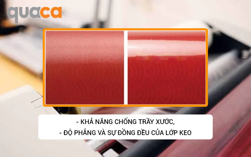 Kiểm tra độ phẳng và sự đồng đều của lớp keo cùng giấy nền